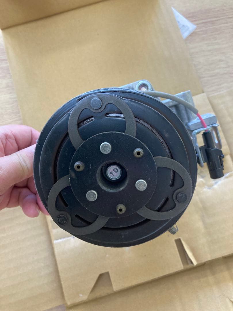 ワゴンR用エアコンコンプレッサー
