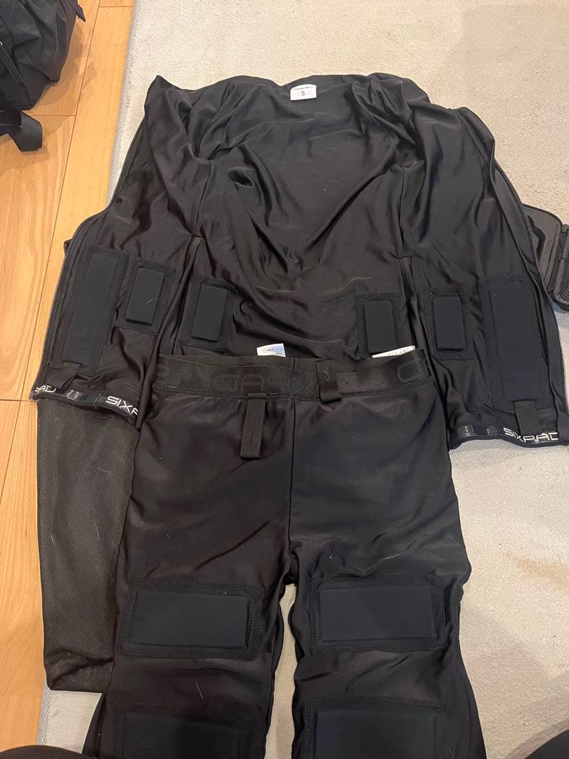 ゆ*ず様 シックスパッド上下正規品　上S下M