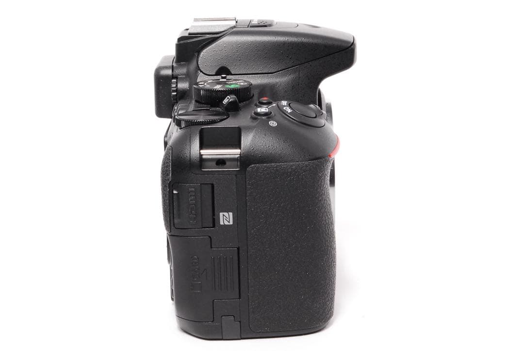 ショット数5710◆Nikon D5600◆一眼レフカメラ◆WiFiで楽々転送◆