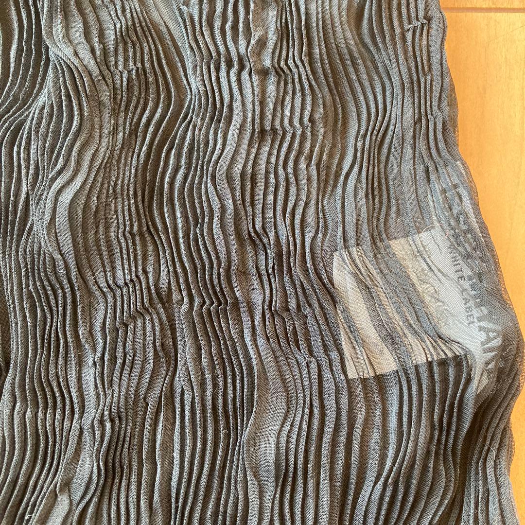 ISSEY MIYAKE 黒のプリーツ加工長袖トップス