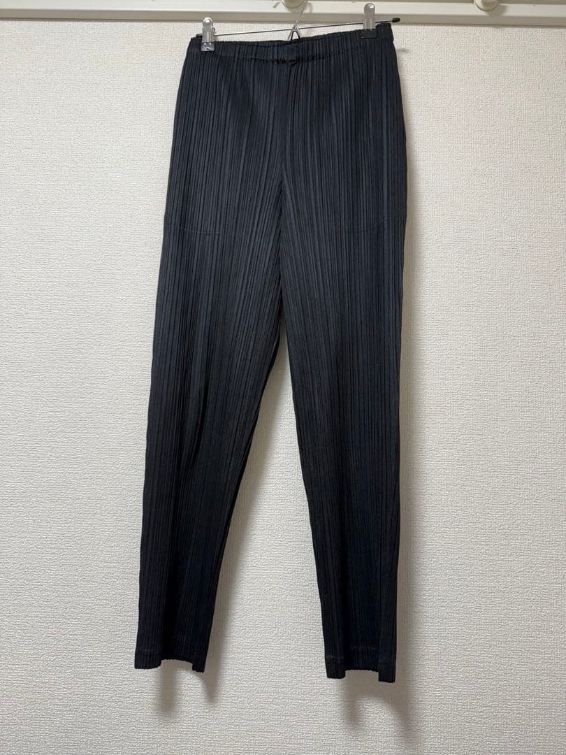 プリーツプリーズ　パンツ