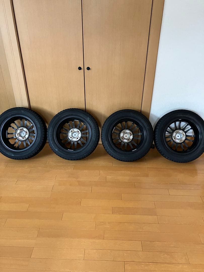 た*き様 2024年式スタッドレスタイヤ、ホイール４本セット　中古　美品