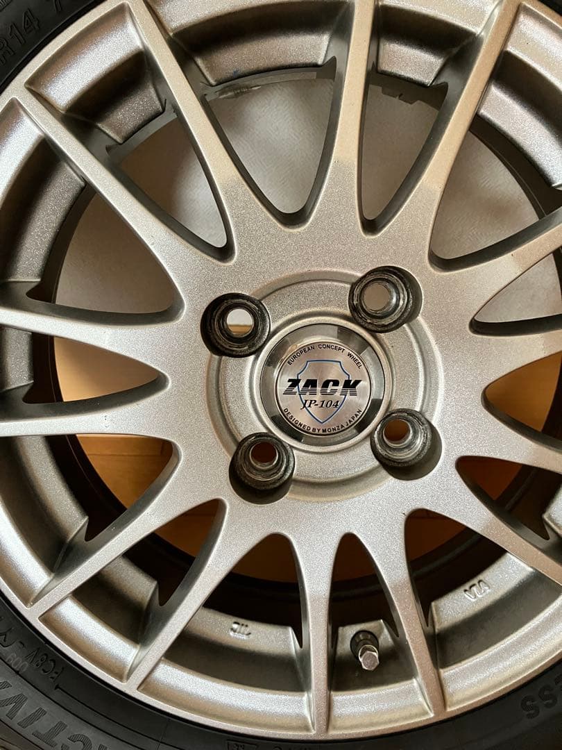 た*き様 2024年式スタッドレスタイヤ、ホイール４本セット　中古　美品