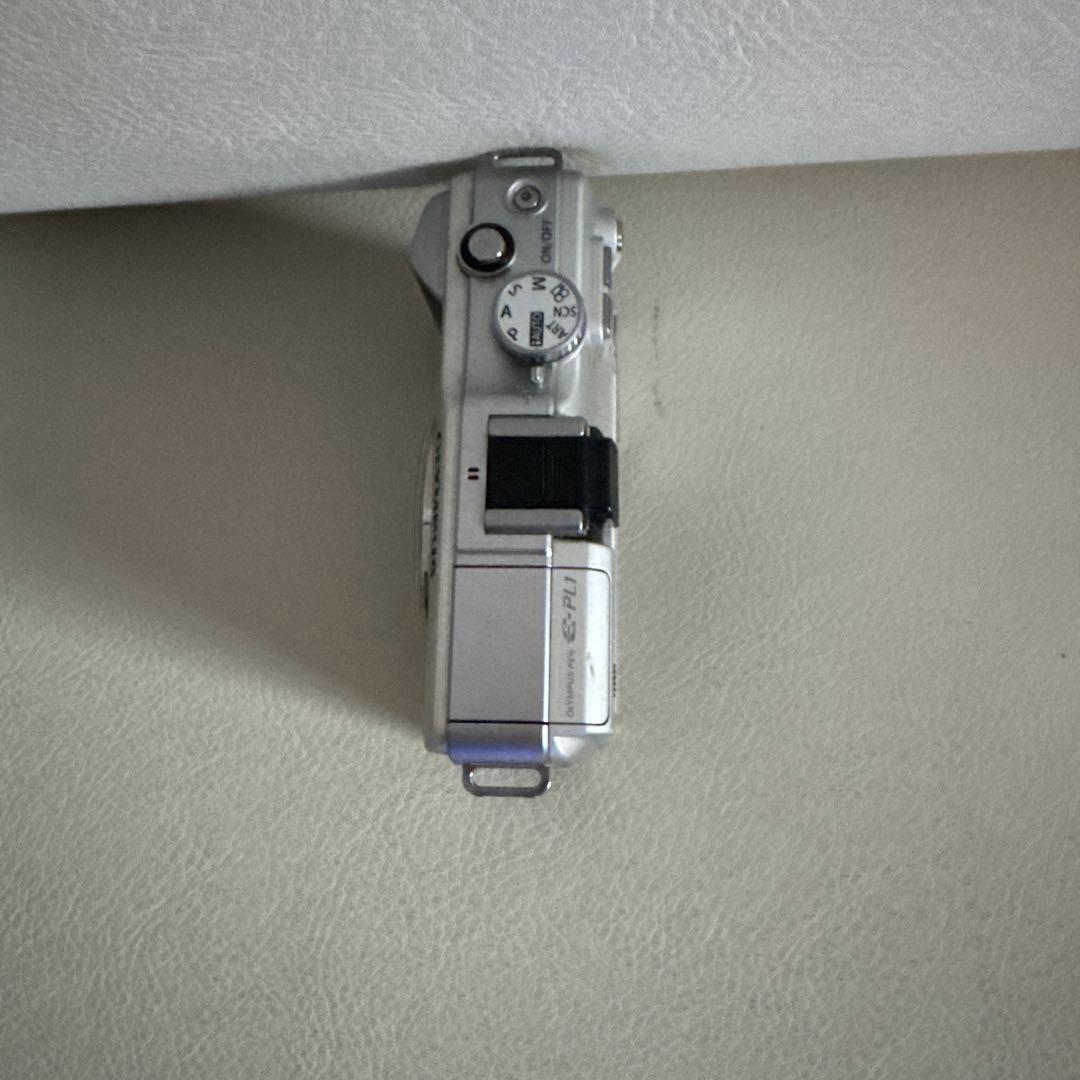 【匿名配送】ミラーレス一眼OLYMPUS E-PL1シルバー