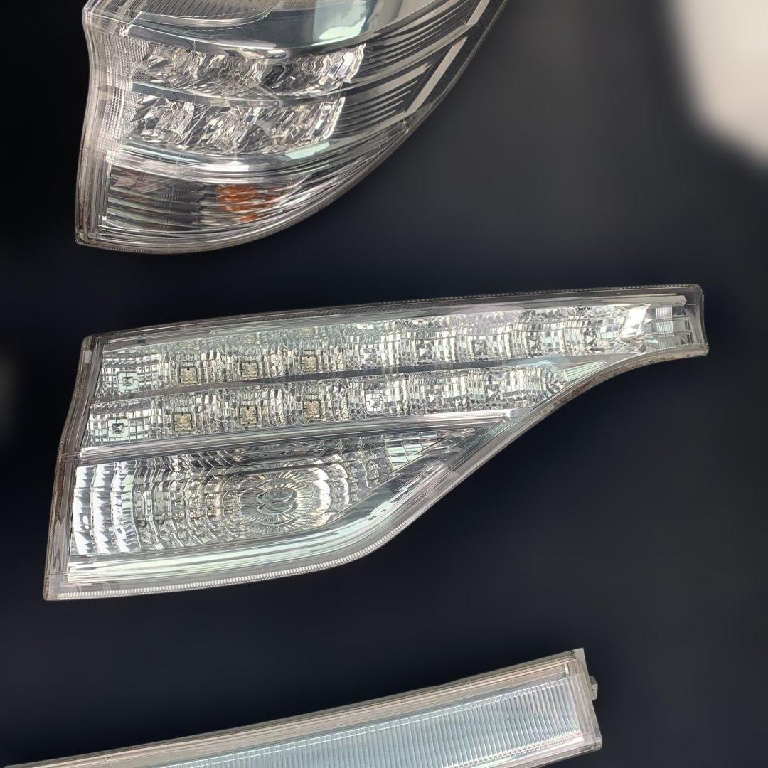 トヨタ　エスティマ　ハイブリッド　AHR20 純正リアテールランプ　中古品