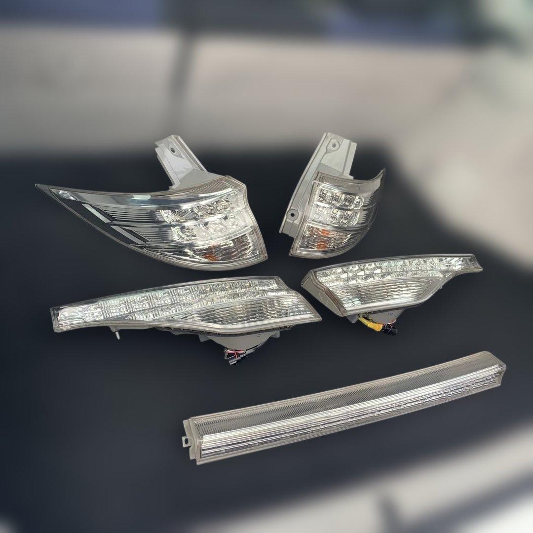 トヨタ　エスティマ　ハイブリッド　AHR20 純正リアテールランプ　中古品