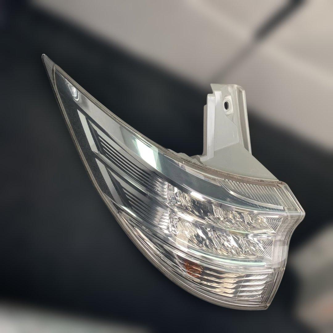 トヨタ　エスティマ　ハイブリッド　AHR20 純正リアテールランプ　中古品
