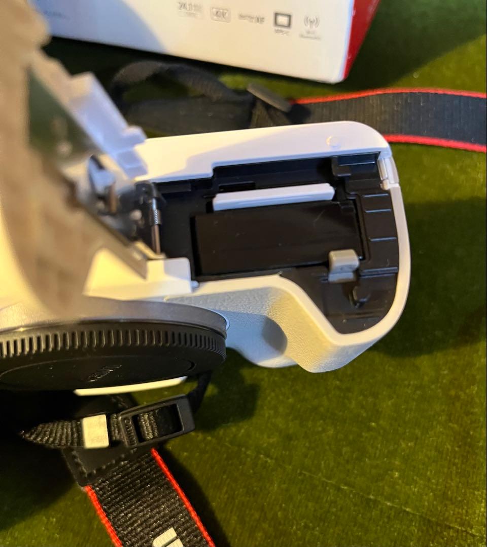 Canon EOS Kiss M2 ホワイト レンズ3本付き 単焦点パンケーキ含