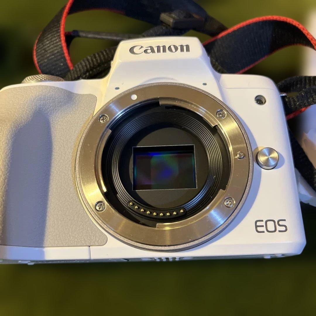 Canon EOS Kiss M2 ホワイト レンズ3本付き 単焦点パンケーキ含