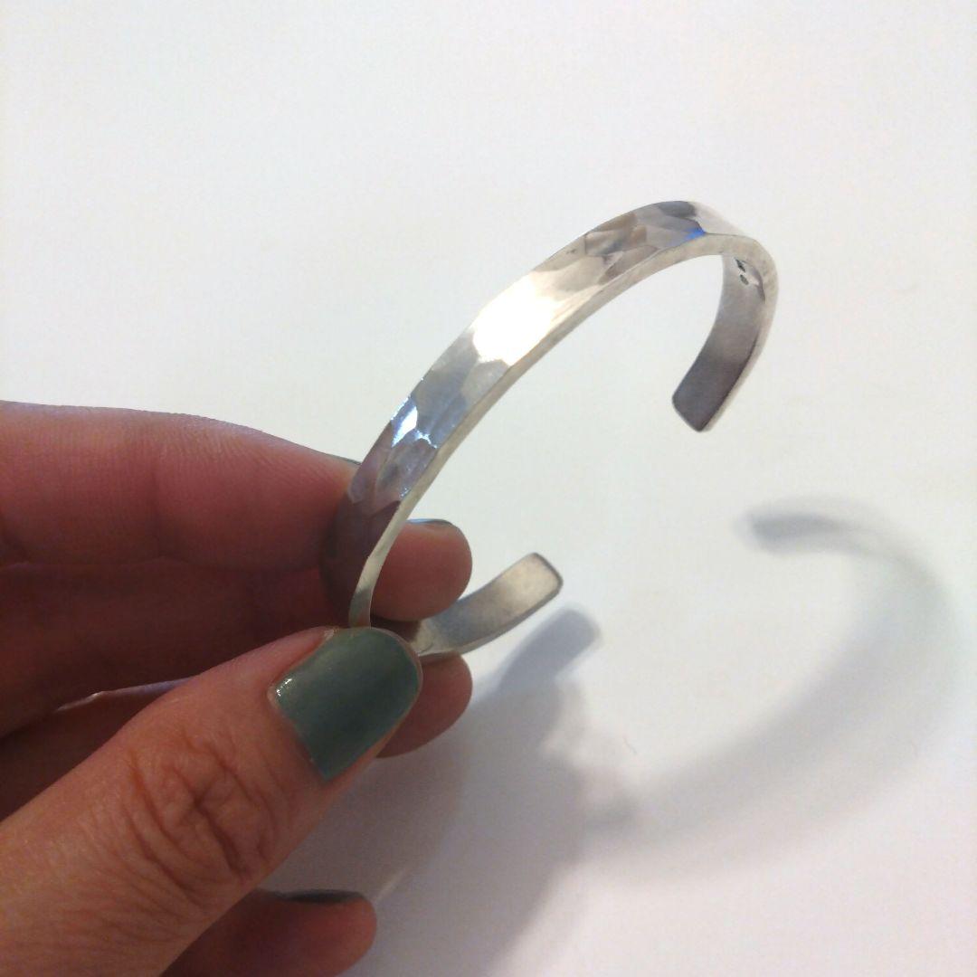 SALE＜6mm幅、厚み2.3mm＞【 平打ち 叩き バングル 】シルバー925