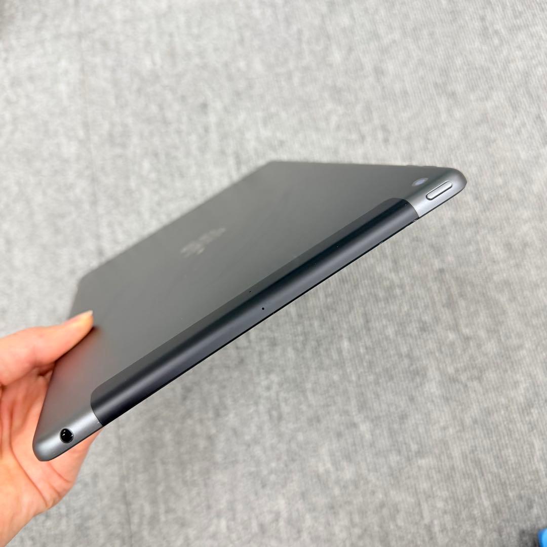 「美品」iPad第8世代 32G Wi-Fi + Cellularスペースグレイ