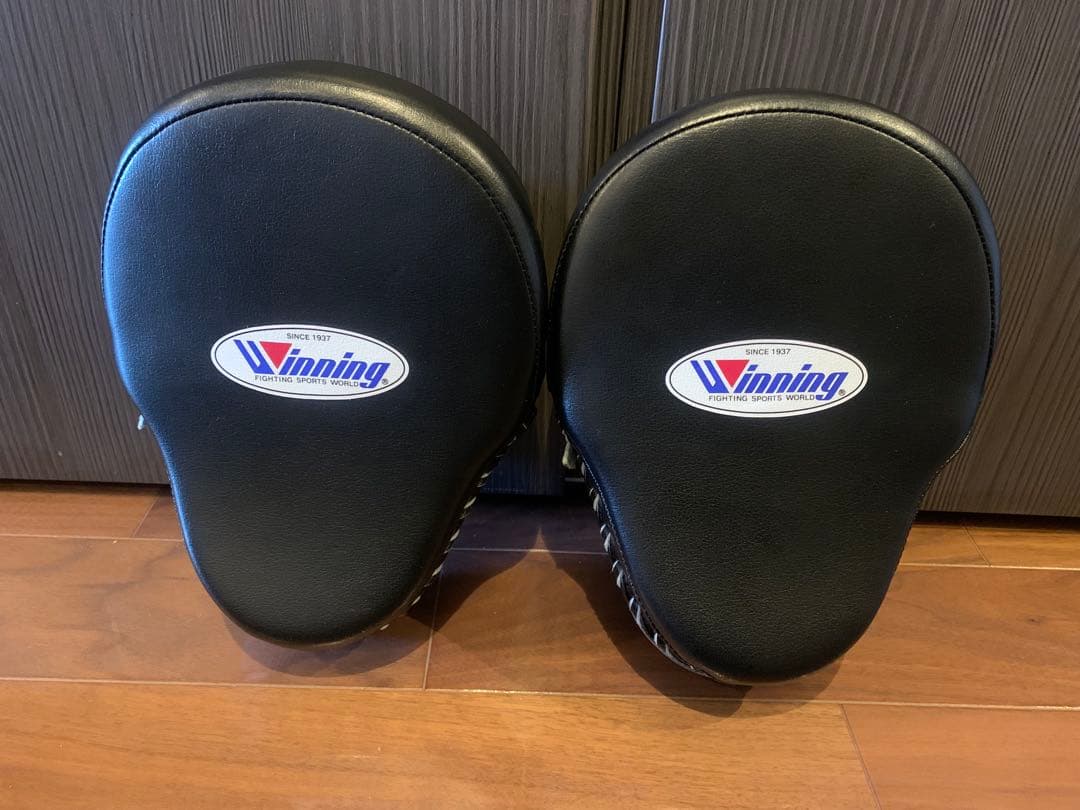 Winning パンチングミット 黒 フィンガーガード付き