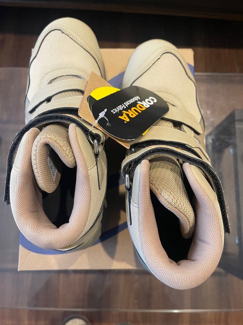 限定色　ASICS WINJOB CP216 TOUGH 26.5cm ベージュ