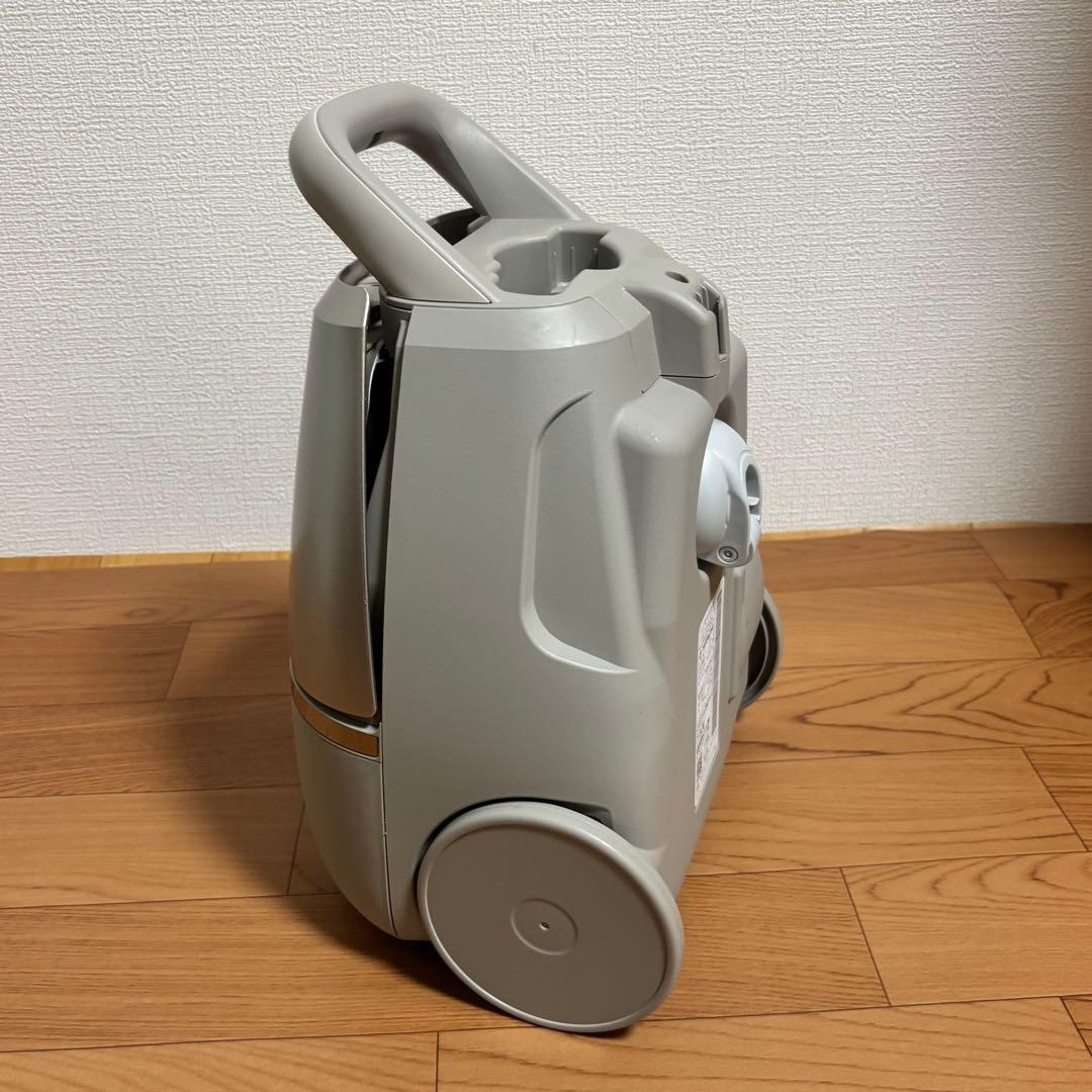 【美品】2023年日本製掃除機　日立CV-KP90K 紙パック掃除機