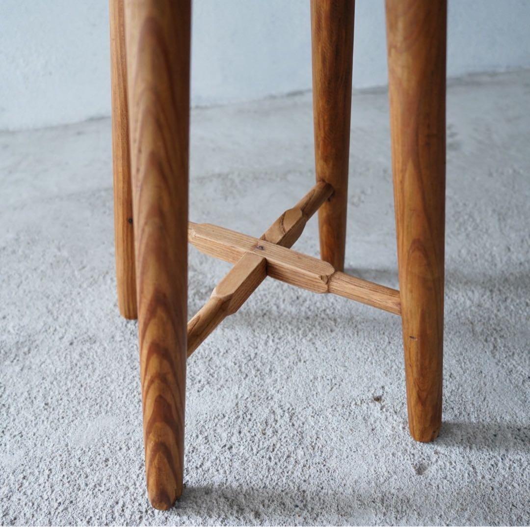 丸座面のスツール