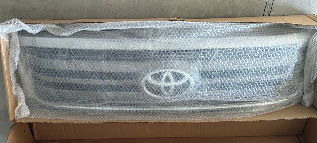 ランドクルーザー100 後期　純正グリル