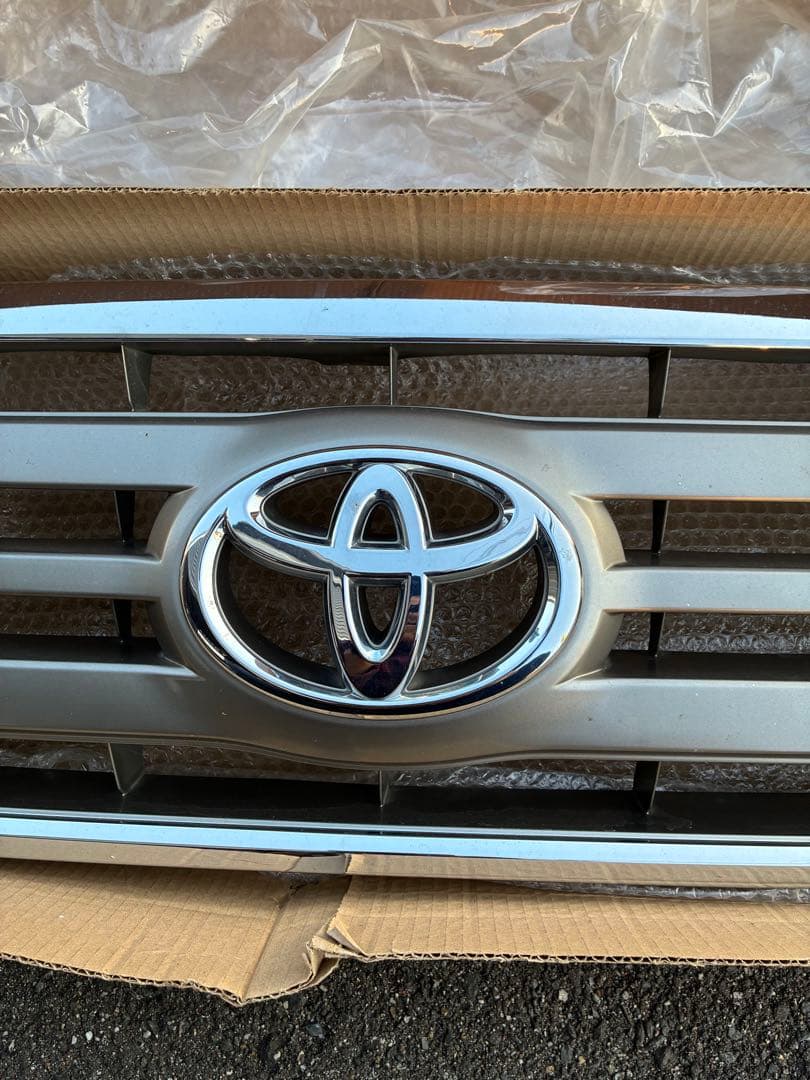 ランドクルーザー100 後期　純正グリル