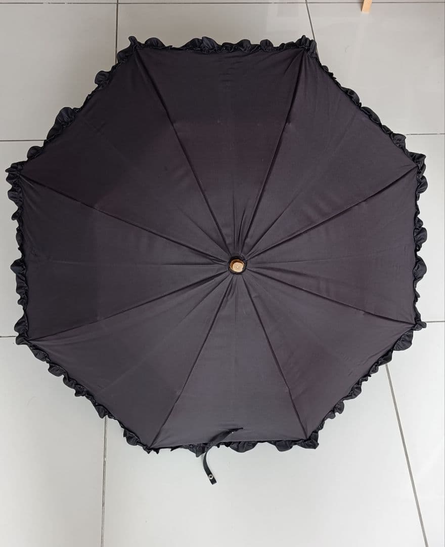 サンバリア100　折りたたみ日傘 　ブラック　フリルがエレガント