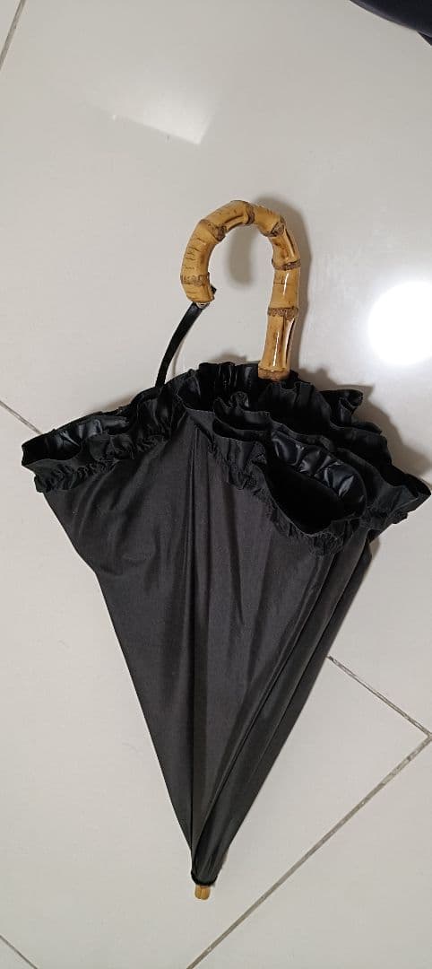 サンバリア100　折りたたみ日傘 　ブラック　フリルがエレガント