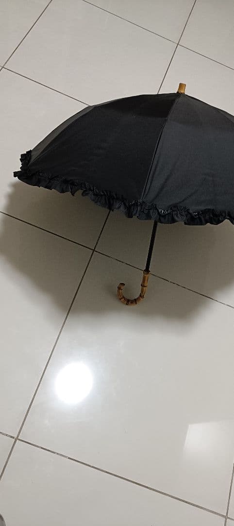 サンバリア100　折りたたみ日傘 　ブラック　フリルがエレガント