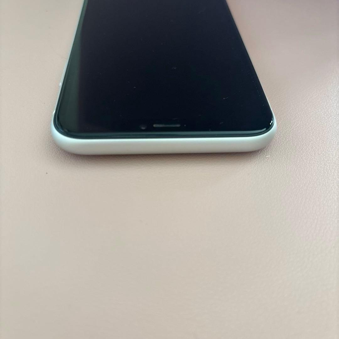 iPhone XR ￼ 64GB ホワイト　本体　（新品ケース付き）