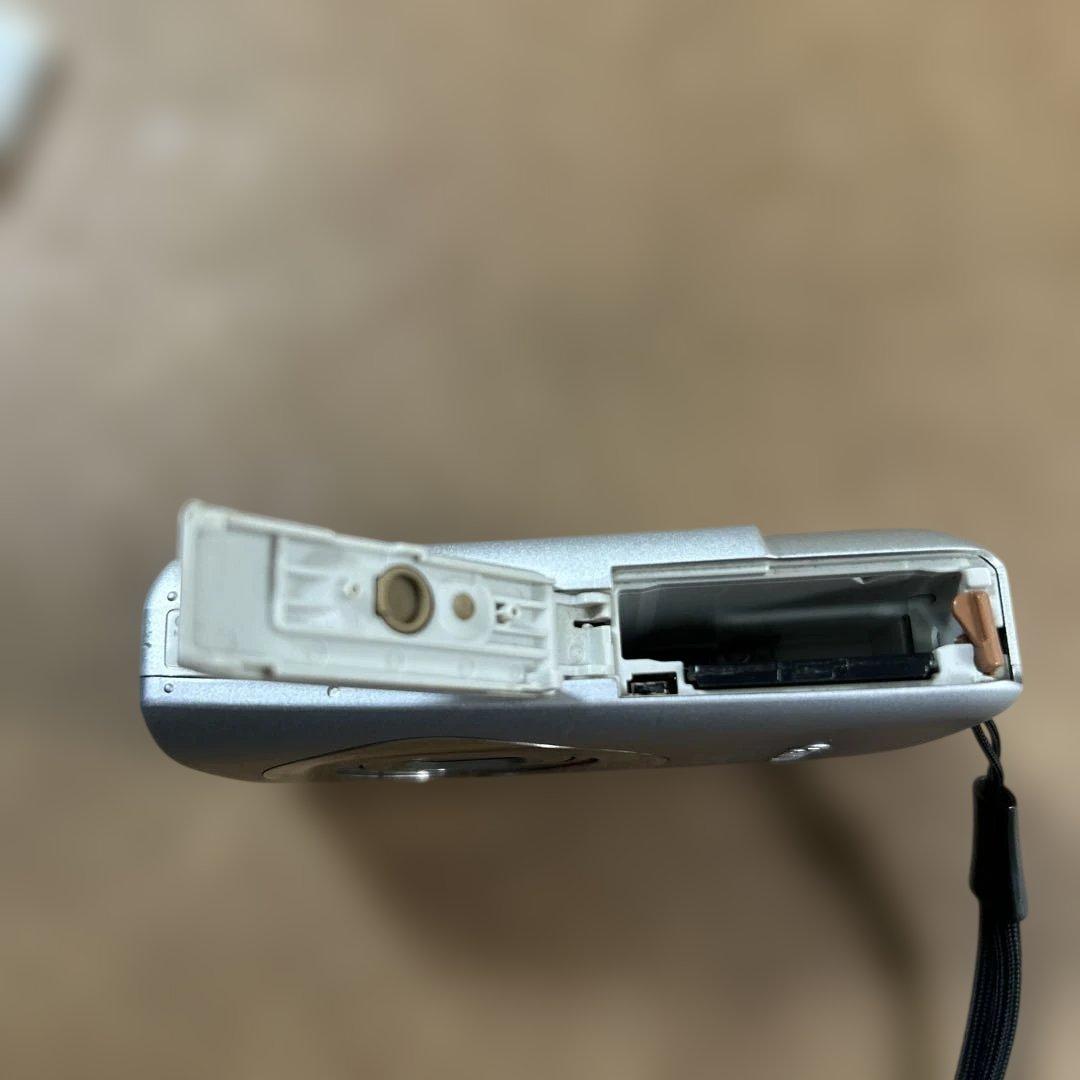 Canon IXY Digital 10.0メガピクセル 本体と充電器付き