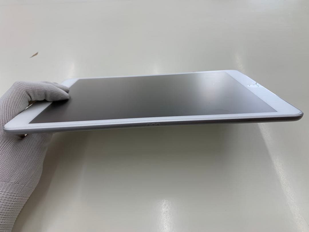 Apple iPad 32GB シルバー 本体 MYMJ2J/A