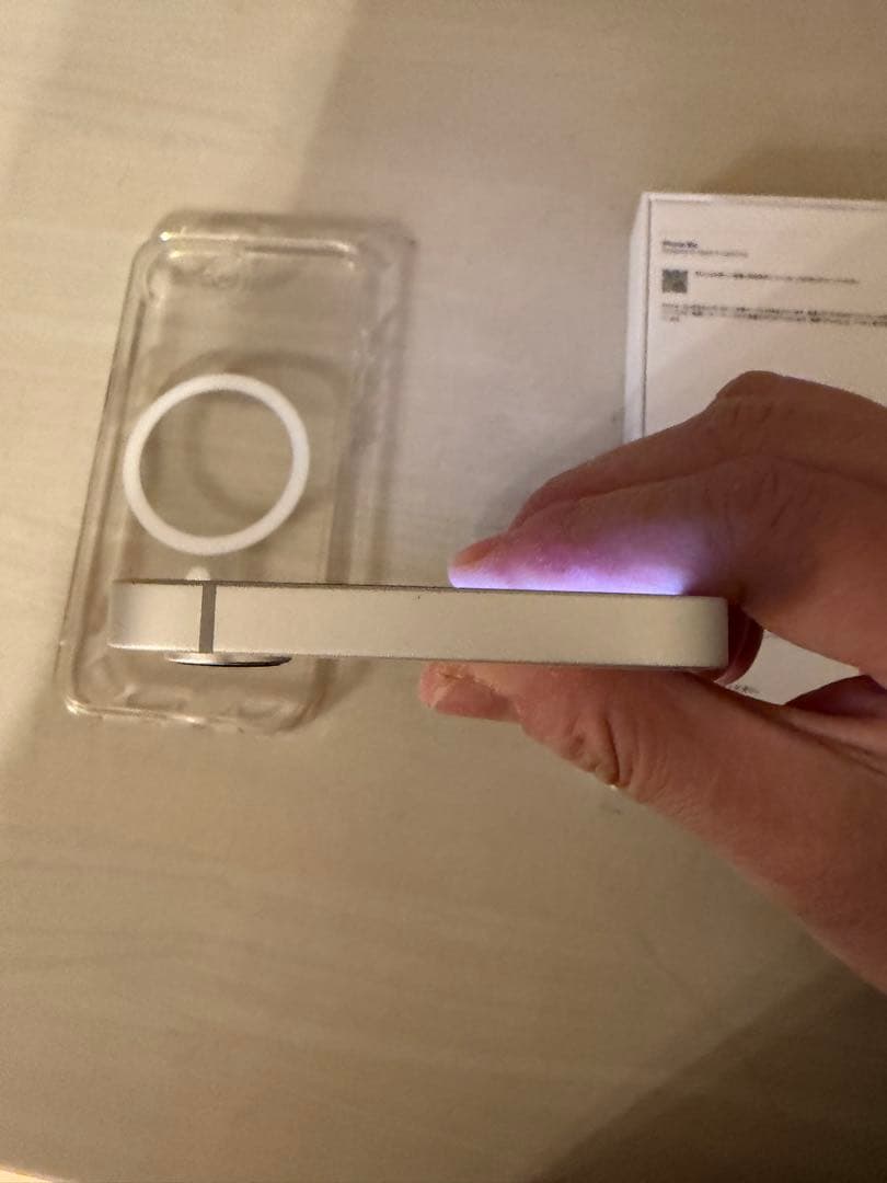 iPhone16e 256GB 白　simフリー