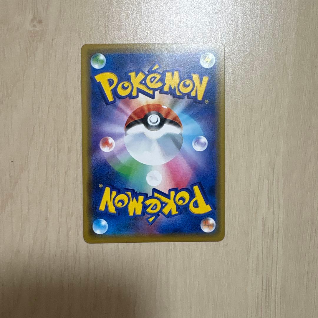 海で遊ぶピカチュウ