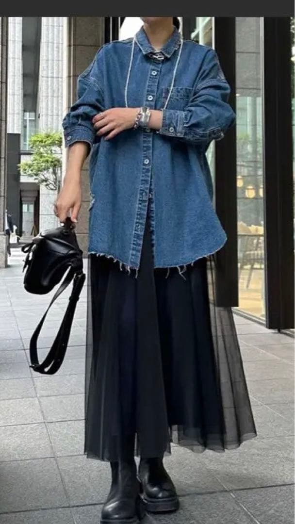 《美品》ドゥドゥ　人気カラー　ダメージデニムシャツ ブルー