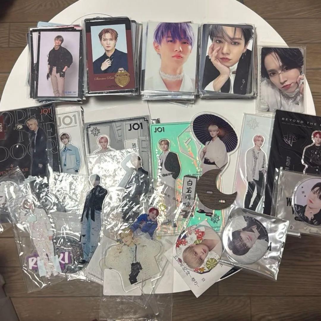 白岩瑠姫 トレカ201枚 アクスタ12体 ワルツ 旧譜 まとめ売り