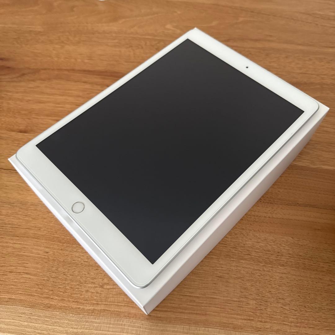 iPad 無印 第8世代 32GB シルバー 中古美品