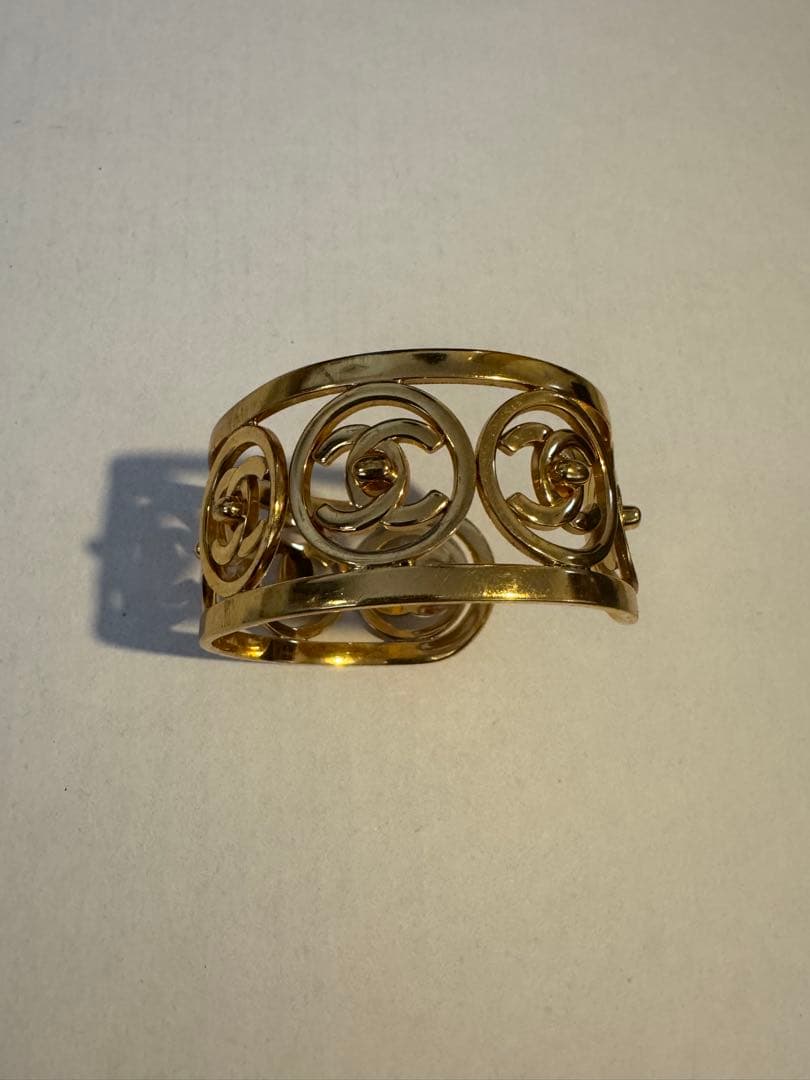 きららCHANELゴールドオープンワークバングル