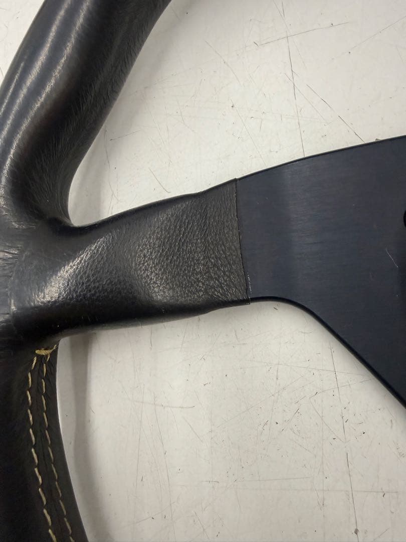 MOMO ステアリング　ホーンボタン付　TYP V35