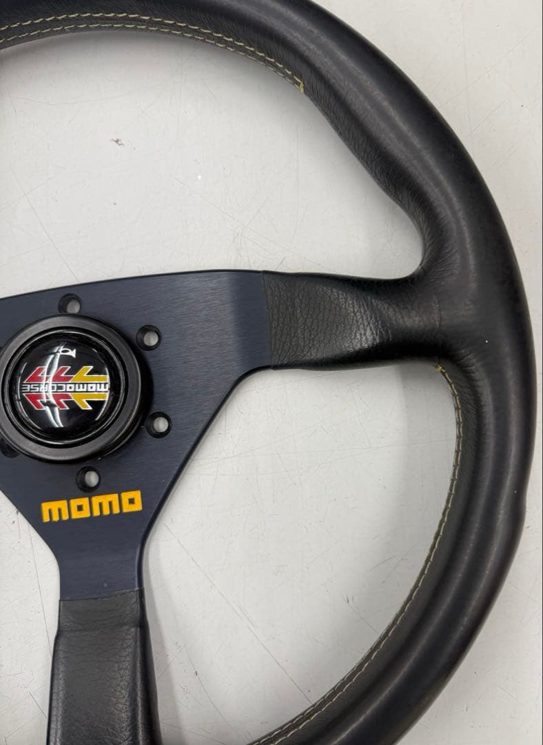 MOMO ステアリング　ホーンボタン付　TYP V35