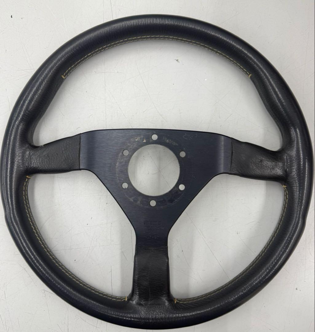 MOMO ステアリング　ホーンボタン付　TYP V35