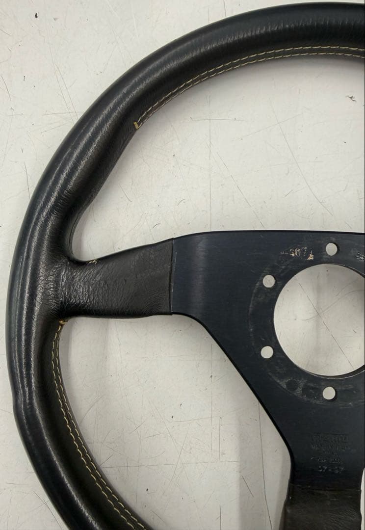 MOMO ステアリング　ホーンボタン付　TYP V35