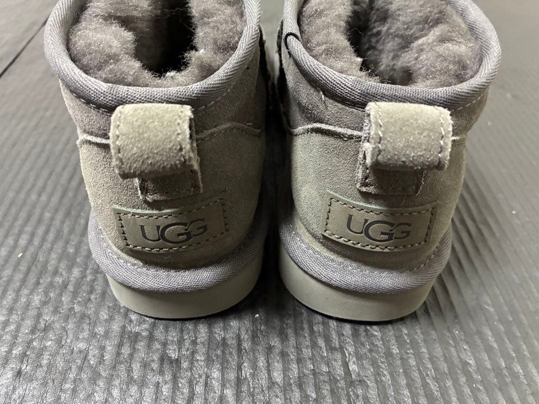 【新品•未使用】【最終値下げ】【早い者勝ち】UGG グレー ムートンブーツ