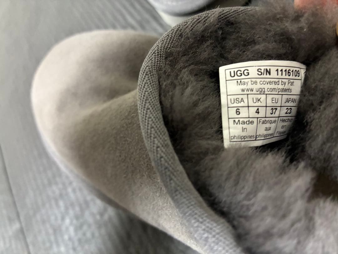 【新品•未使用】【最終値下げ】【早い者勝ち】UGG グレー ムートンブーツ