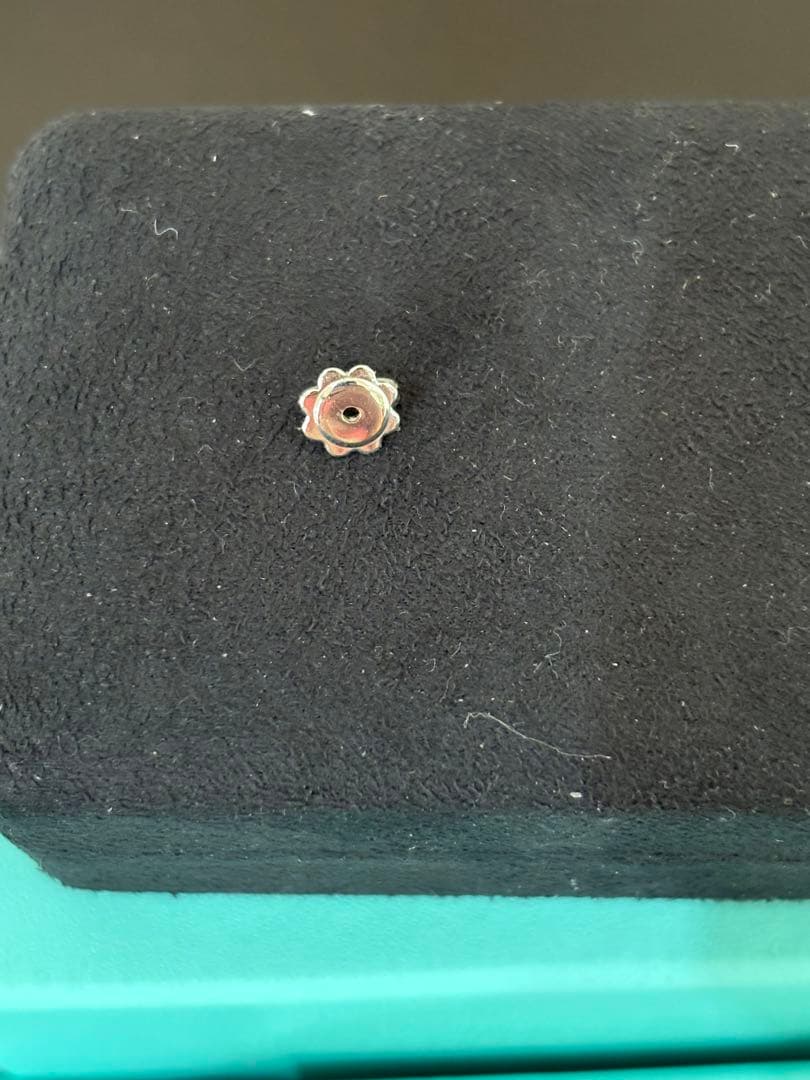 ティファニー　ダイヤピアス片耳