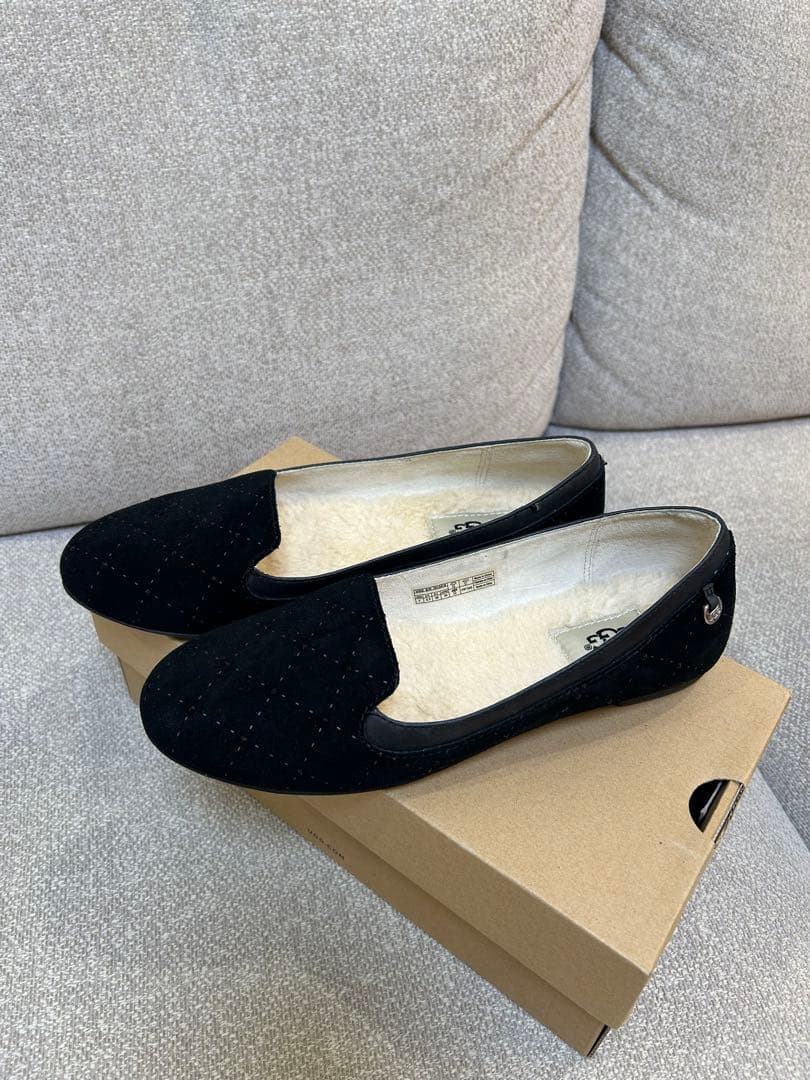 UGG フラットシューズ 7 24センチ ブラック スワロフスキー