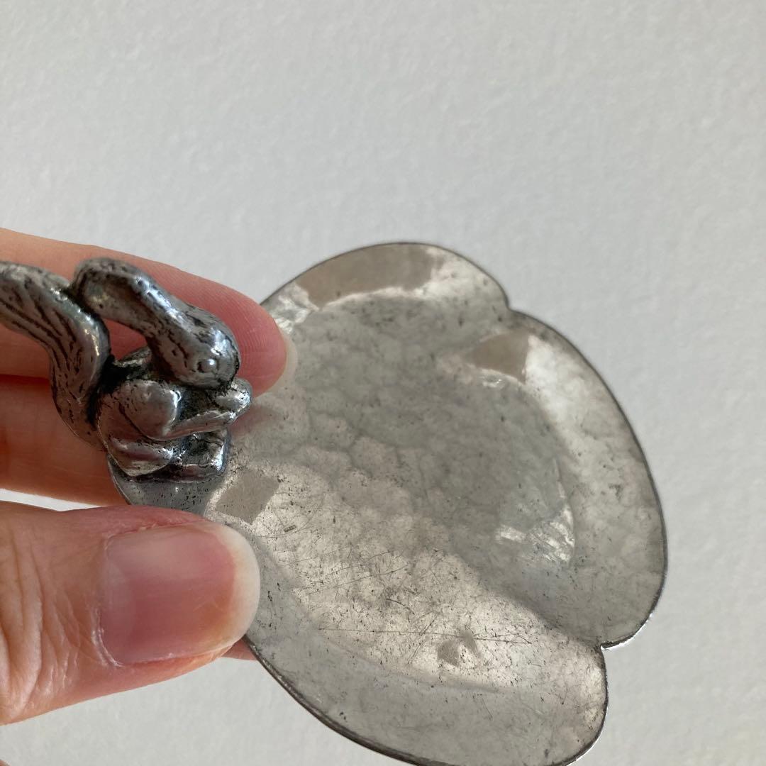 大変希少なアルフェニデ製アンティークピューター トレイ（りす）