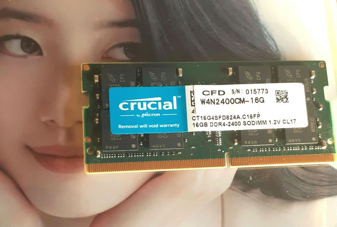 Crucial 16GB DDR4-2400 SODIMM メモリ
