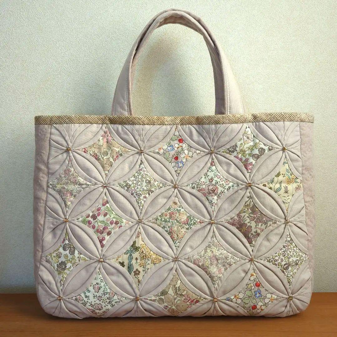 ✿リバティ✕パッチワーク✿　カテドラルウィンドウのバッグ　２点　ふぉれすと様