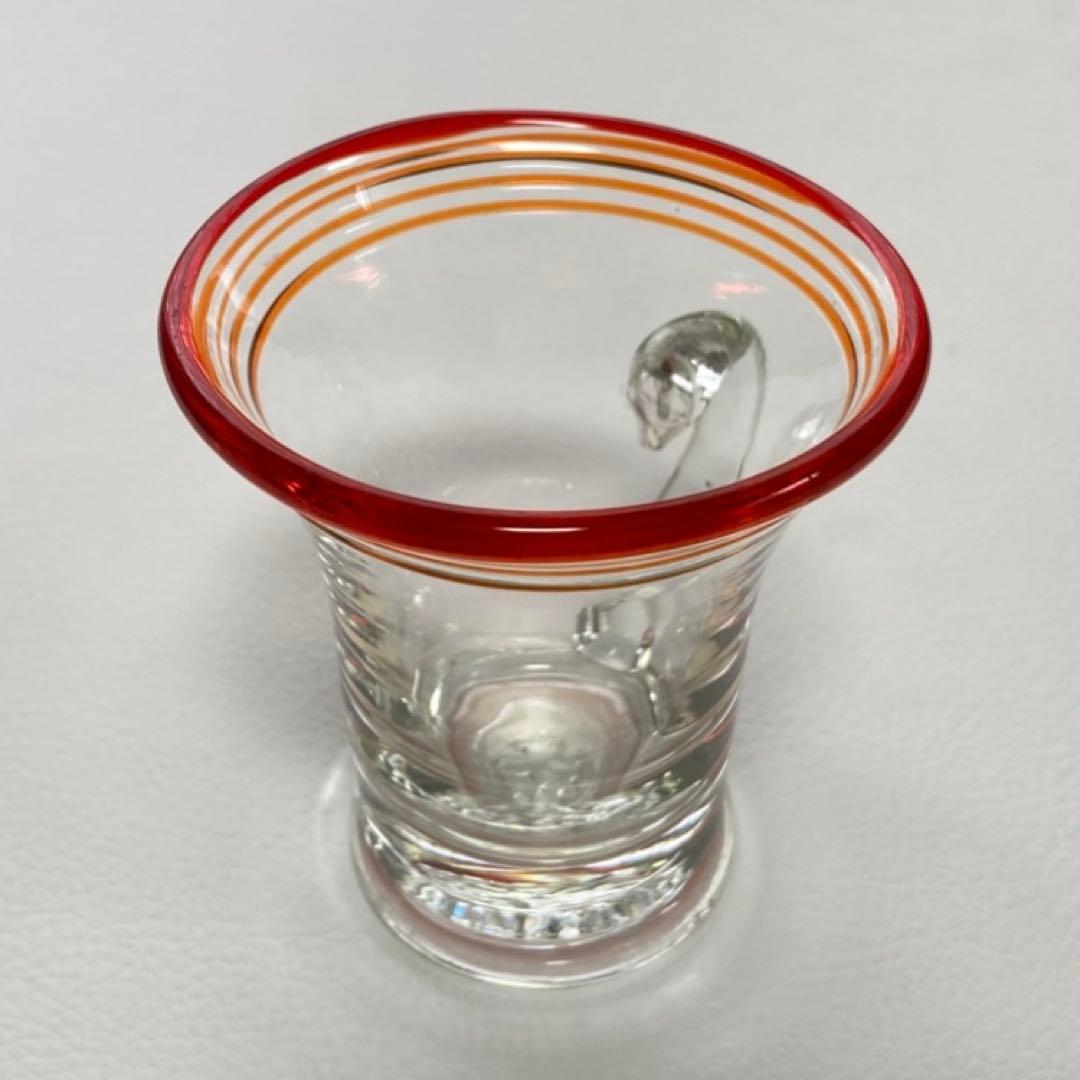 古いグラス カップ ウランガラス ⁇ 赤縁 持ち手付き 手作り 硝子 レトロ
