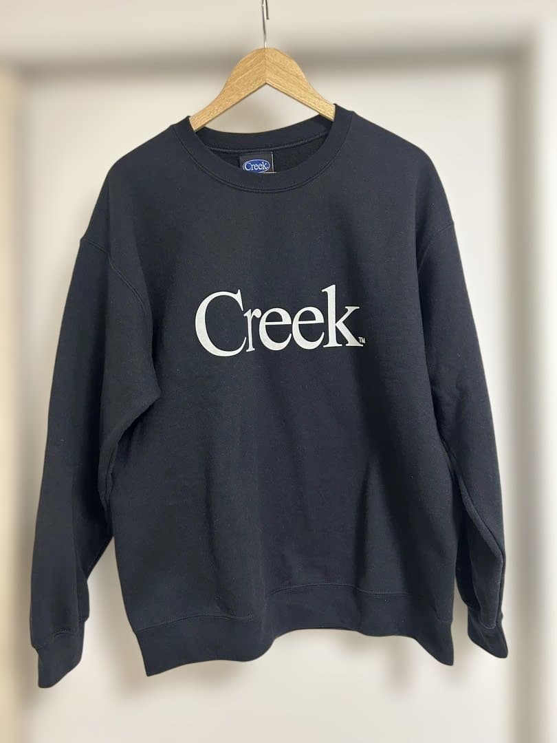 し*ん様 Creek ロゴ BLACK CREW NECK クルーネック トレー