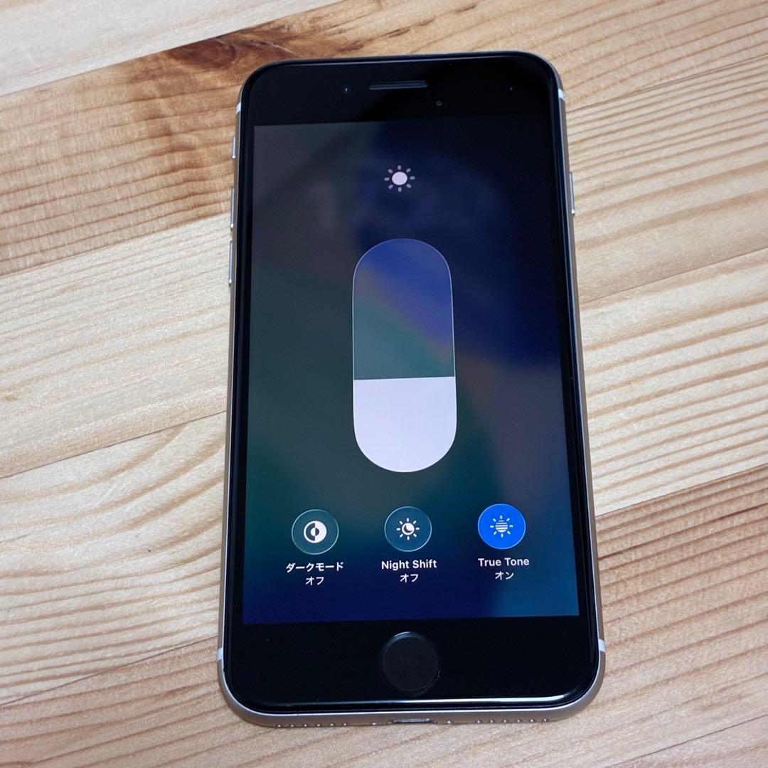 た*。様 バッテリー新品　iPhoneSE第3世代64GB SIMフリー　美品