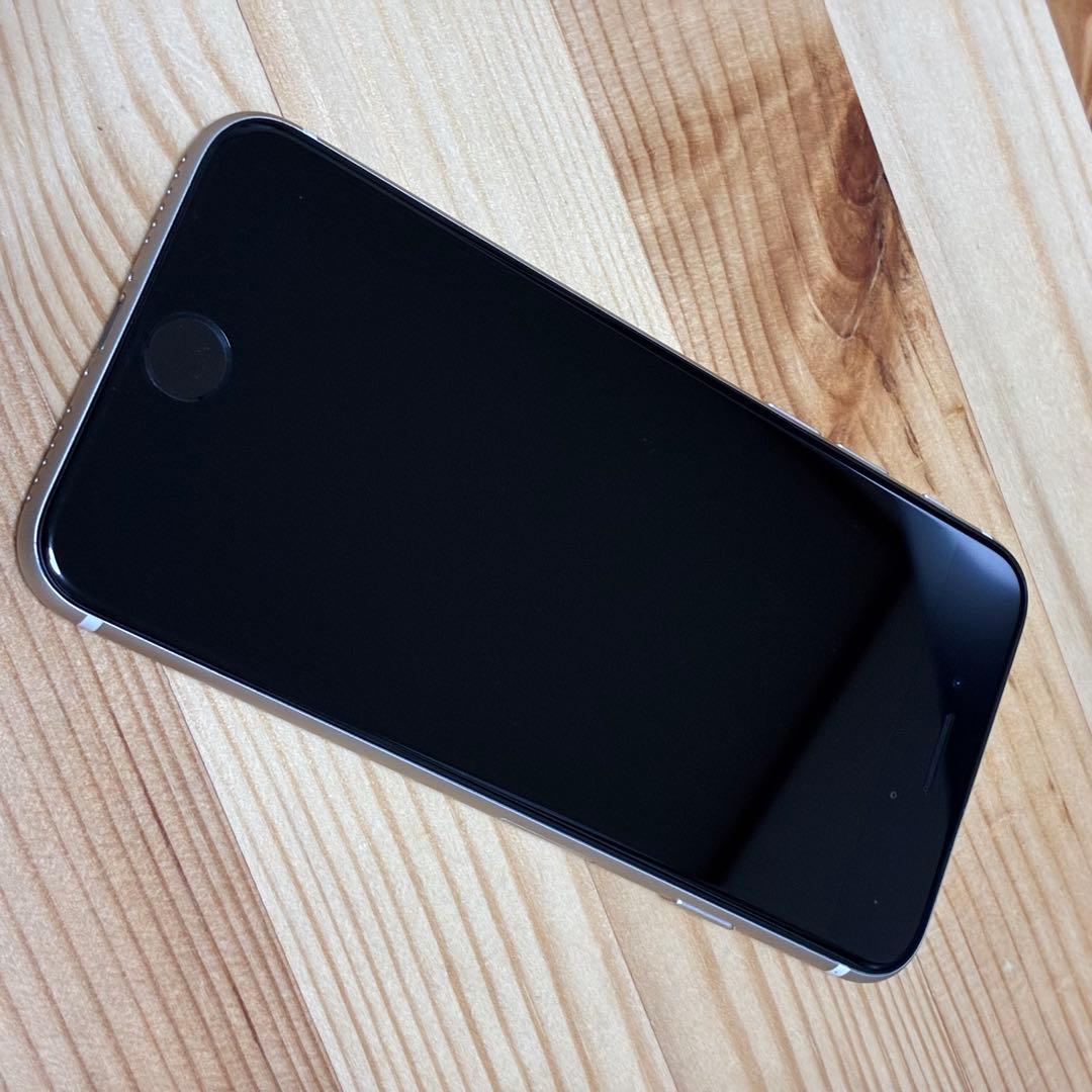 た*。様 バッテリー新品　iPhoneSE第3世代64GB SIMフリー　美品