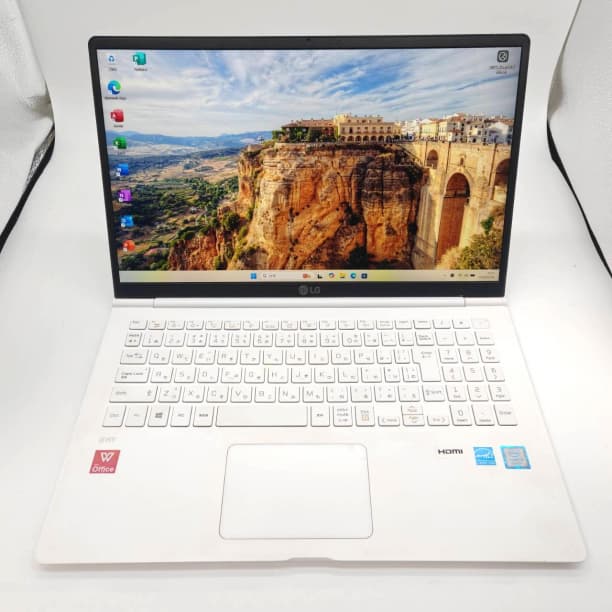 超軽量 LG gram 第8世代i5 フルHD 15 8GB SSD256GB