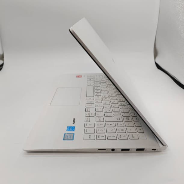 超軽量 LG gram 第8世代i5 フルHD 15 8GB SSD256GB